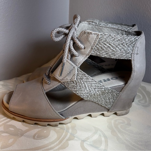 Sorel Women's Joanie Lace Wedge Sandals. - Picture 5 of 16